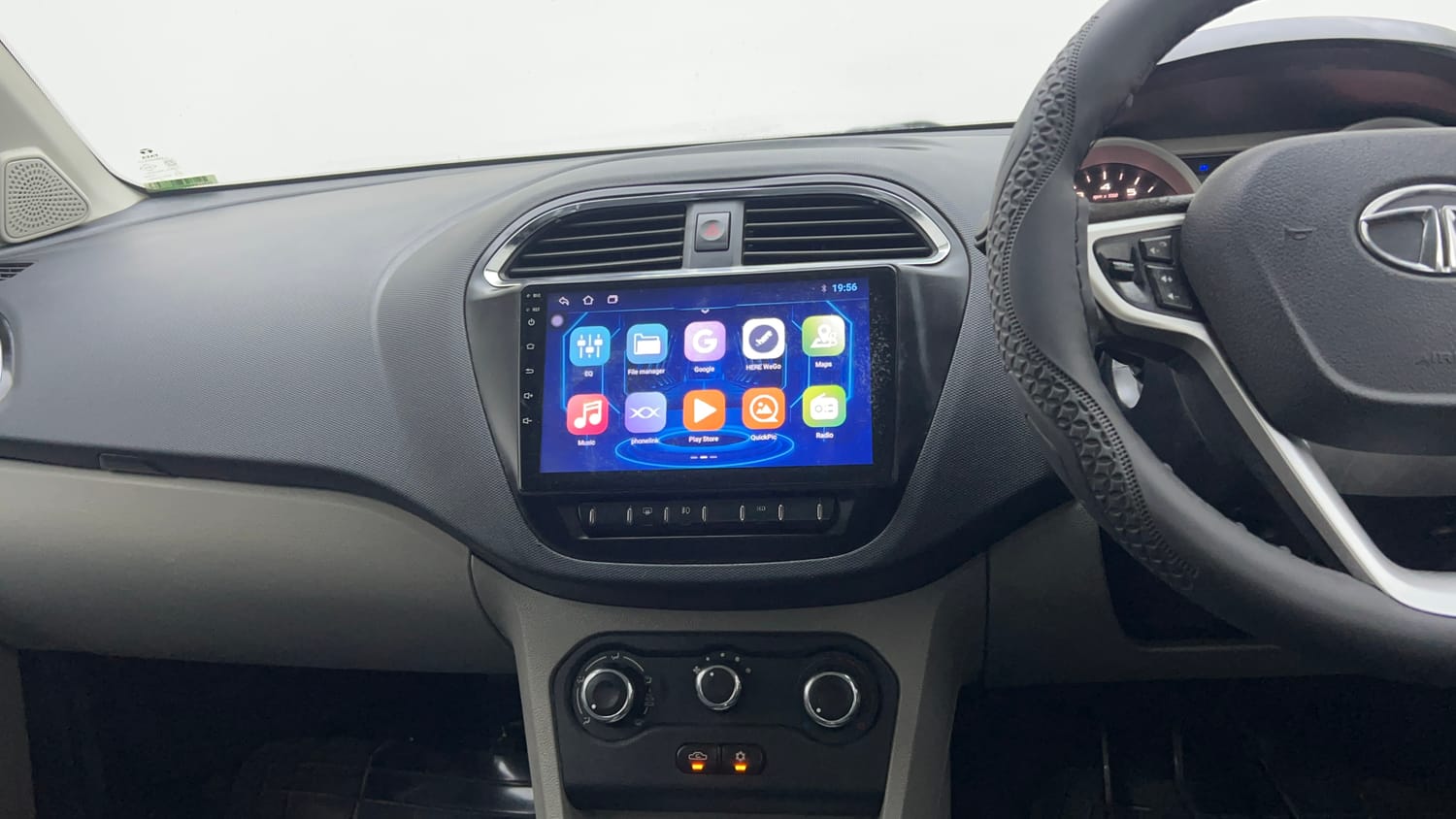 Used 2017 Tata Tiago Revotron XZ w/o Alloy Petrol Manual interior MUSIC SYSTEM & AC CONTROL VIEW