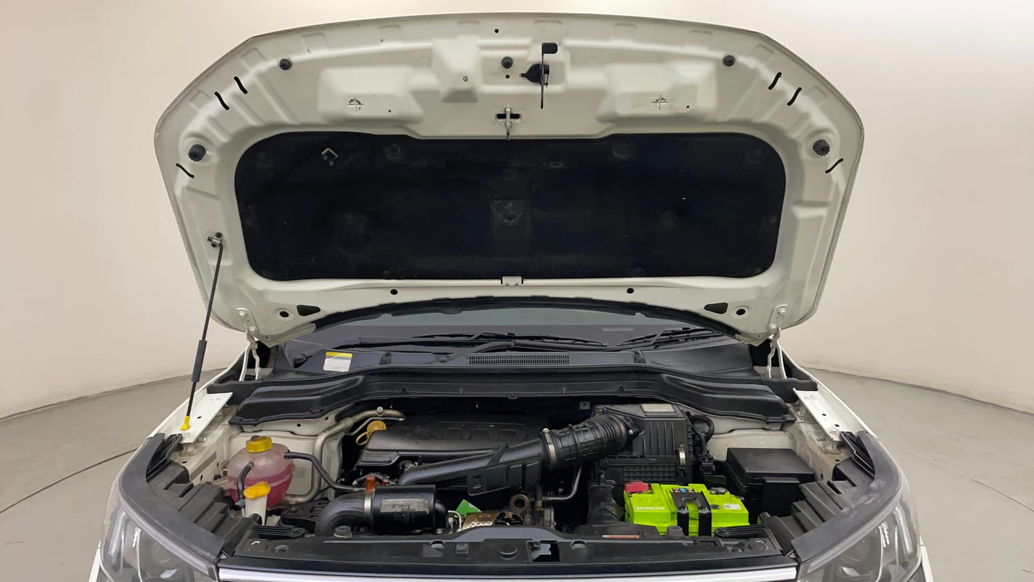 Used 2021 Mahindra XUV 300 W8 1.2 Petrol Petrol Manual engine ENGINE & BONNET OPEN FRONT VIEW