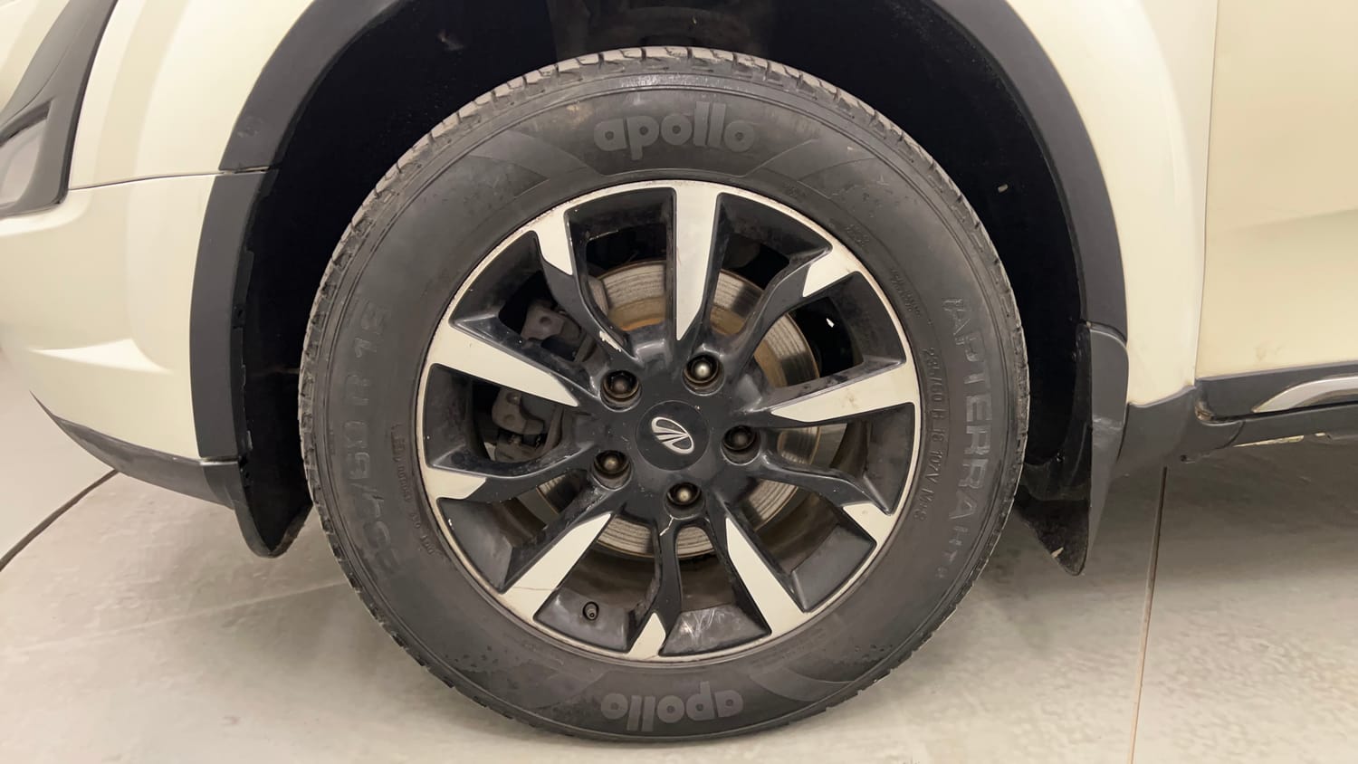 Used 2018 Mahindra XUV500 W11 Diesel Manual tyres LEFT FRONT TYRE RIM VIEW