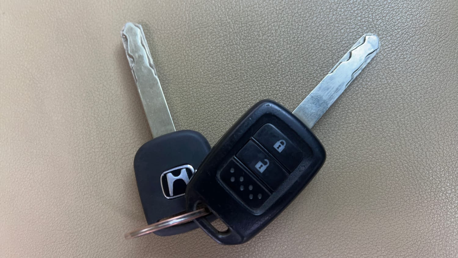 Used 2015 Honda City V Petrol Manual extra CAR KEY VIEW