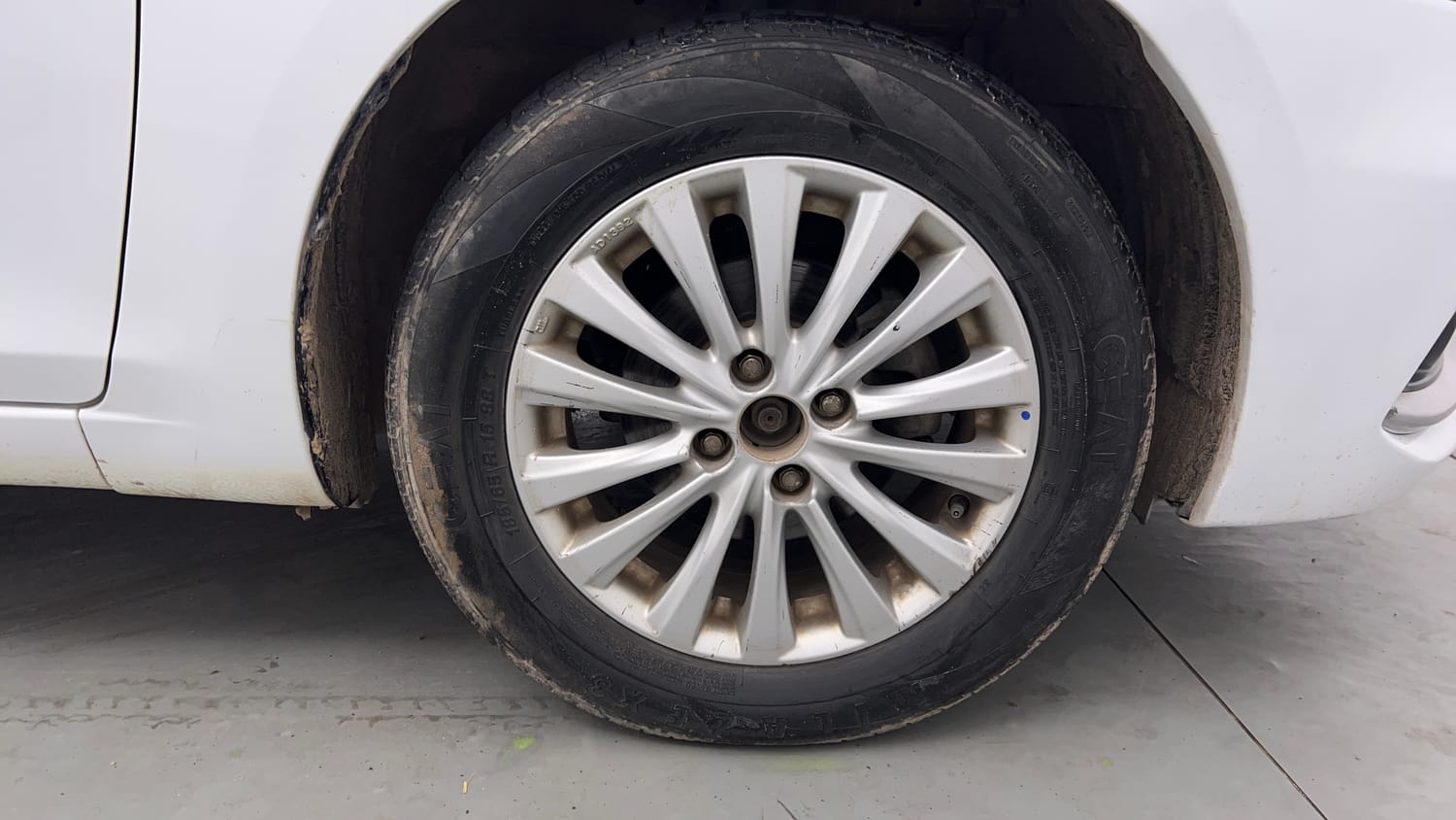 Used 2019 Maruti Suzuki Ciaz Delta Hybrid 1.5 Petrol Manual tyres RIGHT FRONT TYRE RIM VIEW