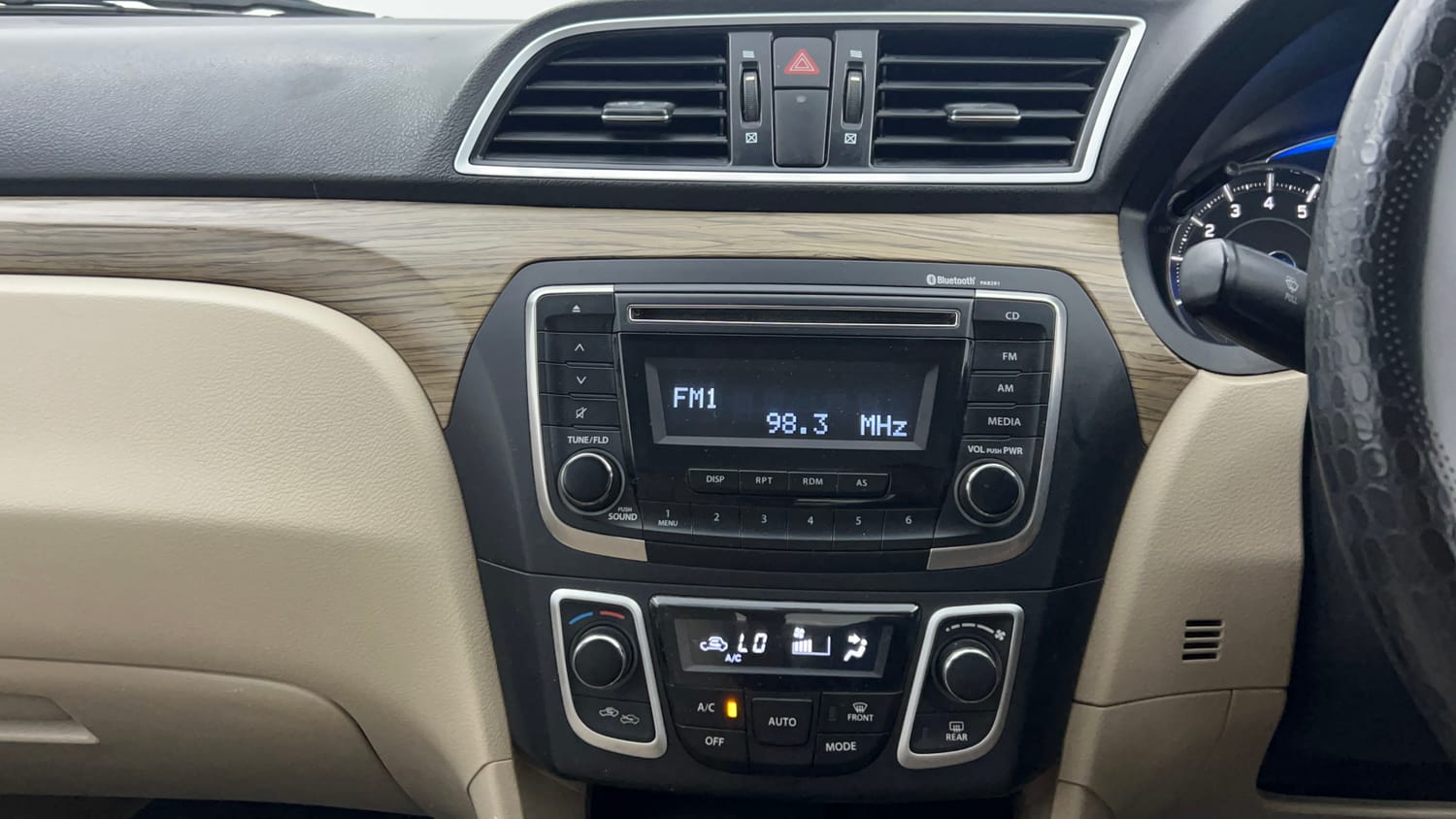 Used 2019 Maruti Suzuki Ciaz Delta Hybrid 1.5 Petrol Manual interior MUSIC SYSTEM & AC CONTROL VIEW