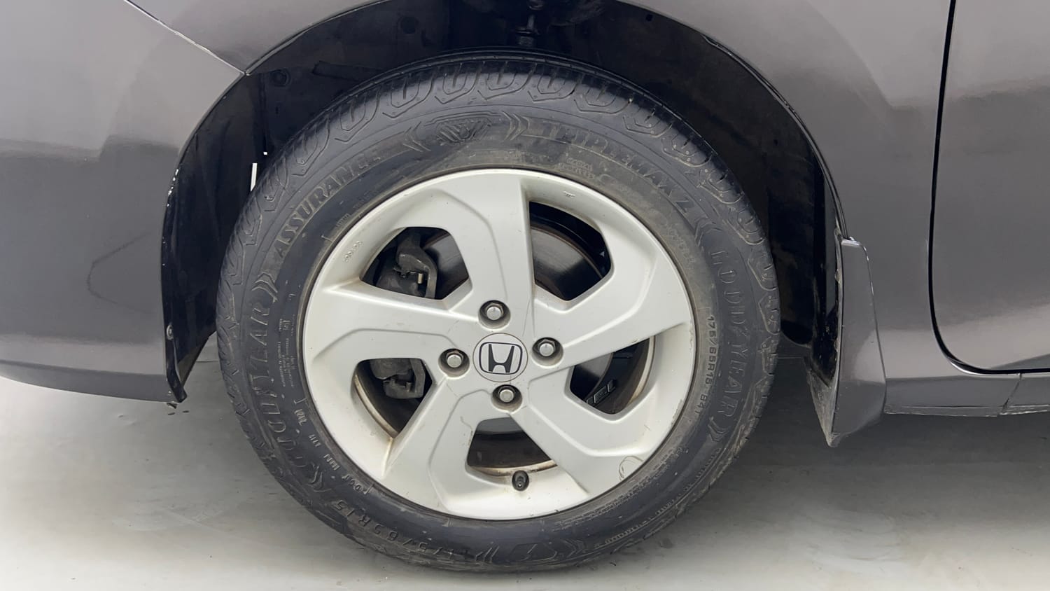 Used 2016 Honda City VX Petrol Manual tyres LEFT FRONT TYRE RIM VIEW
