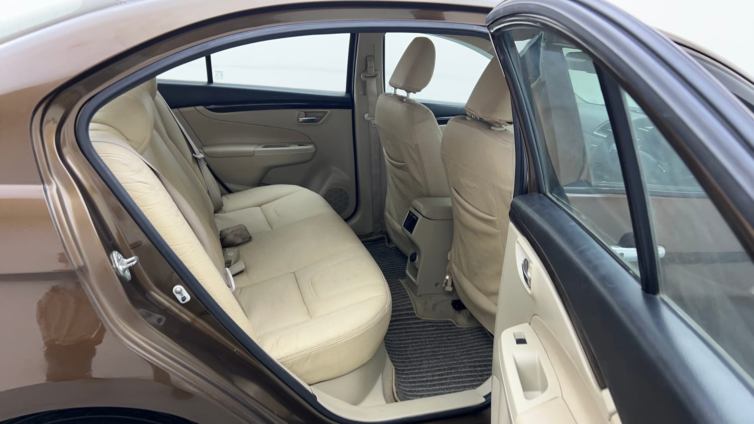 Used 2016 Maruti Suzuki Ciaz ZXi Petrol Manual interior RIGHT SIDE REAR DOOR CABIN VIEW