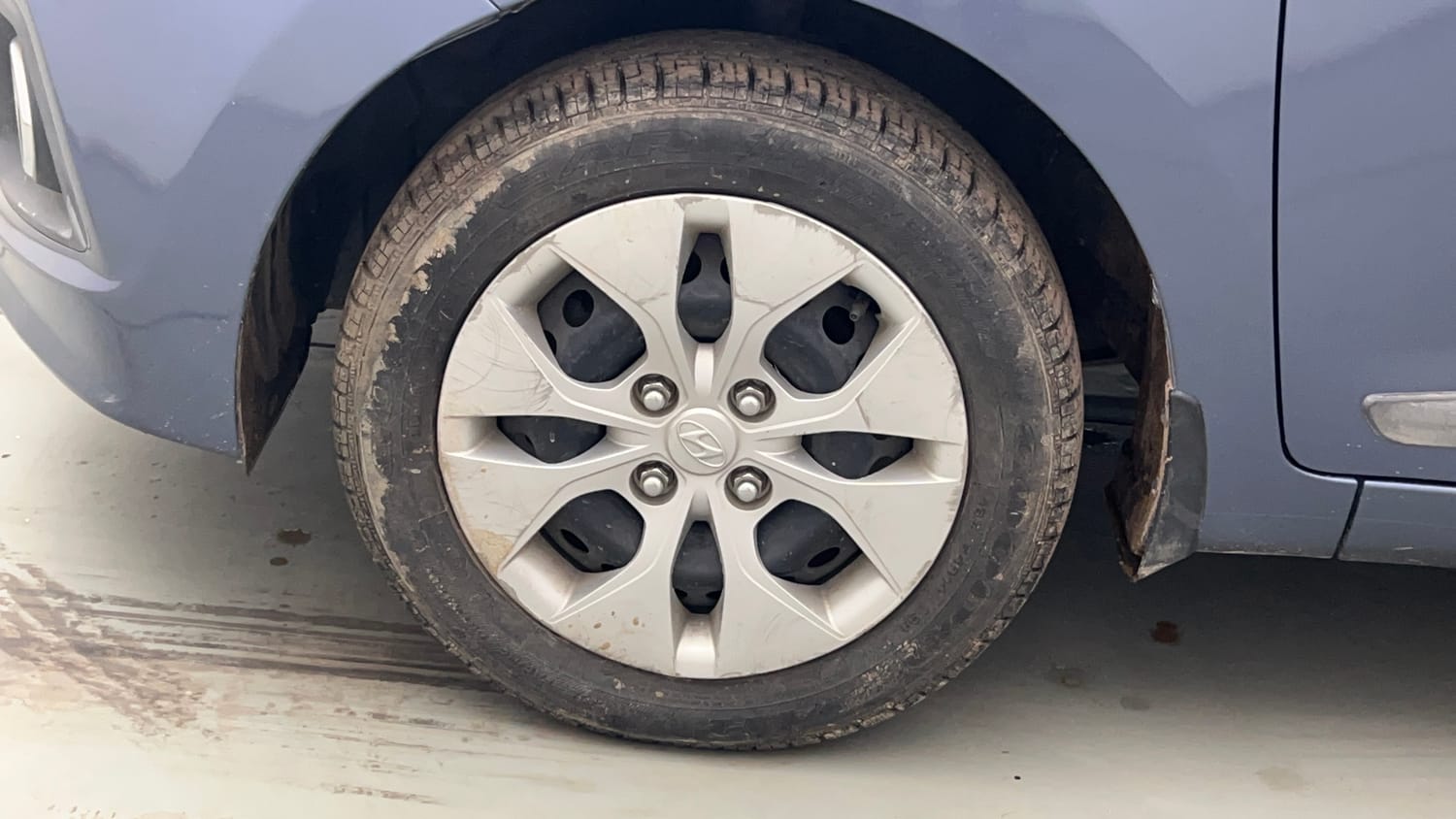 Used 2015 Hyundai Xcent S 1.2 Petrol Manual tyres LEFT FRONT TYRE RIM VIEW