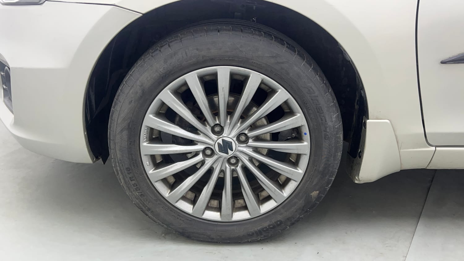Used 2015 Maruti Suzuki Ciaz ZXI+ Petrol Manual tyres LEFT FRONT TYRE RIM VIEW