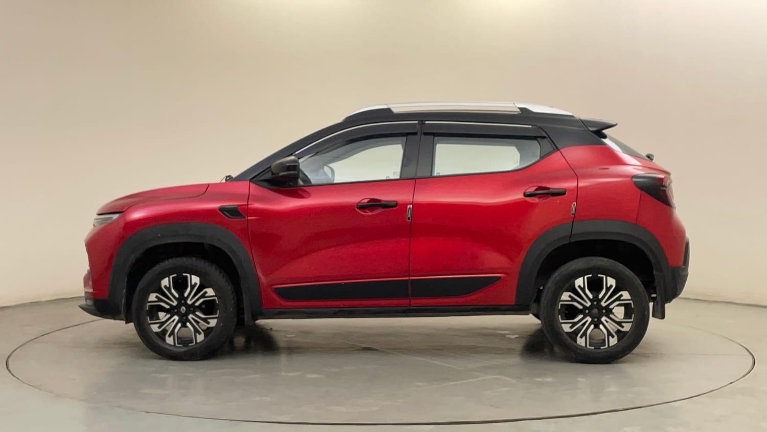 Used 2023 Renault Kiger RXT MT Petrol Manual exterior LEFT SIDE VIEW