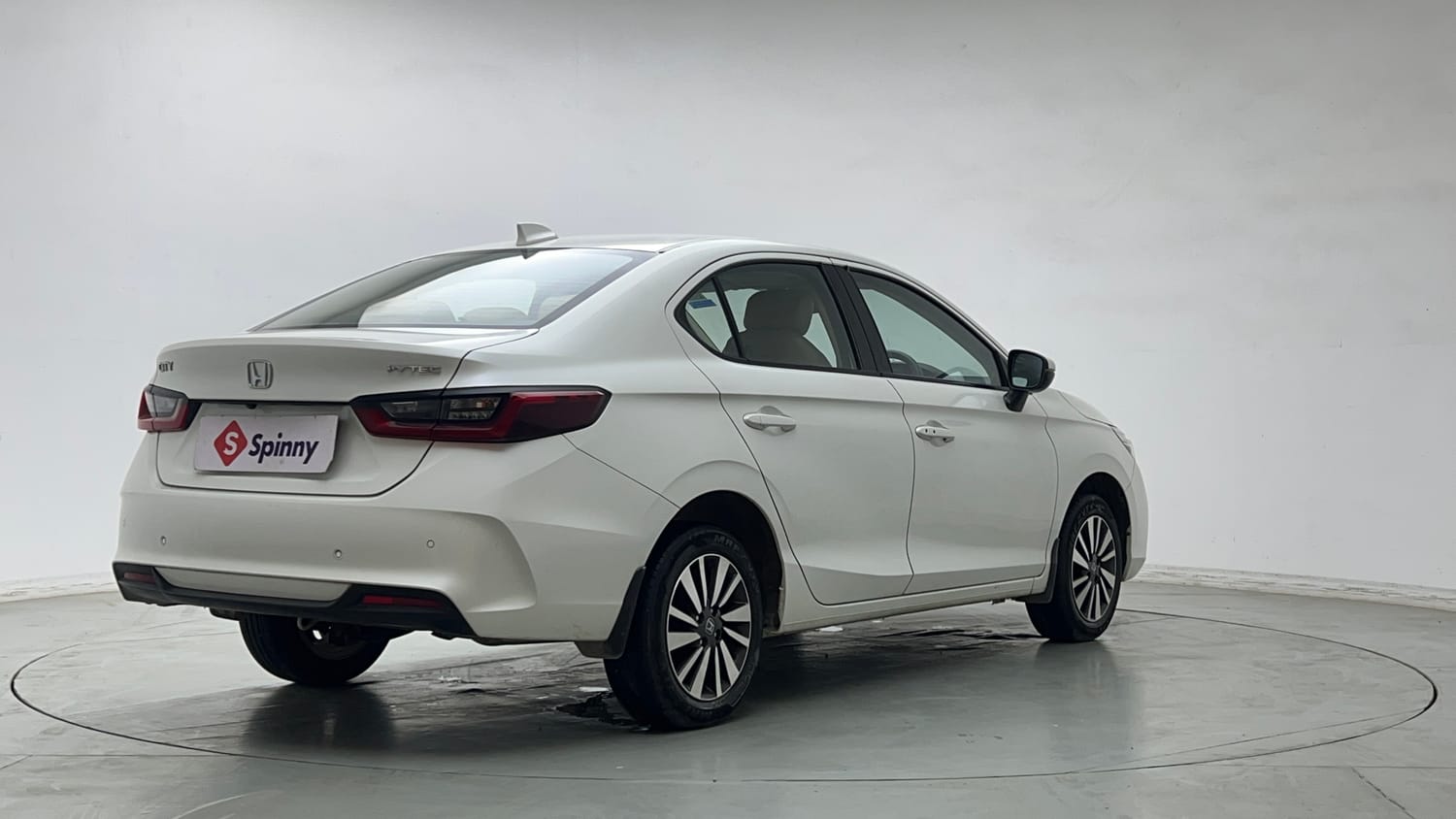 Used 2024 Honda City VX Petrol MT Petrol Manual exterior RIGHT REAR CORNER VIEW