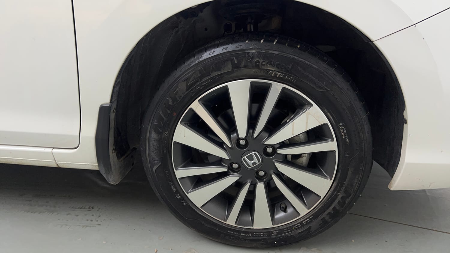 Used 2024 Honda City VX Petrol MT Petrol Manual tyres RIGHT FRONT TYRE RIM VIEW