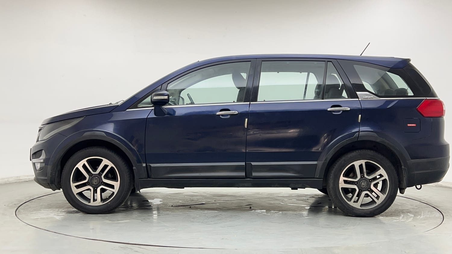 Used 2018 Tata Hexa XTA 4x2 7 STR Diesel Automatic exterior LEFT SIDE VIEW