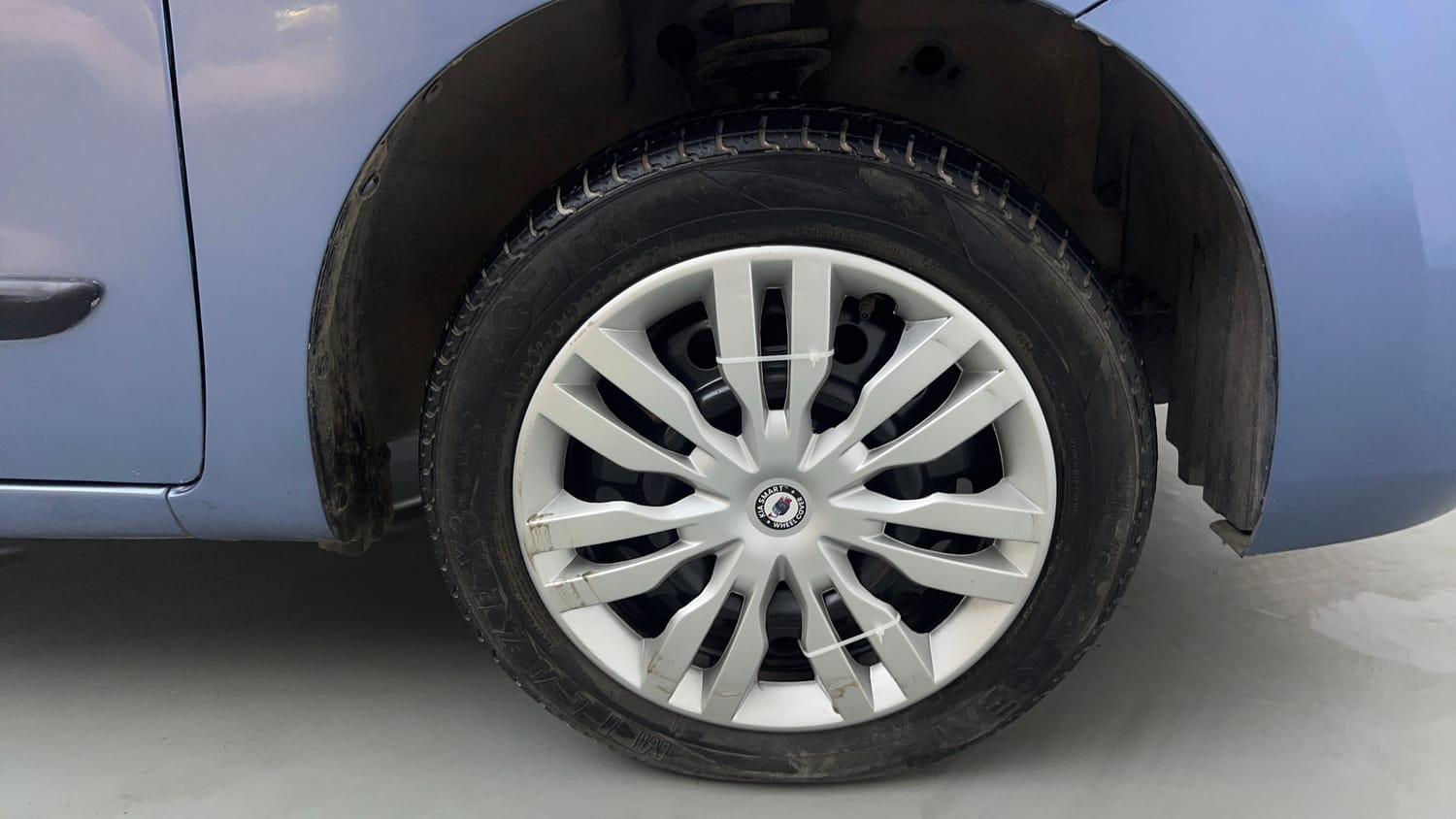 Used 2018 Maruti Suzuki Wagon R VXI Petrol Manual tyres RIGHT FRONT TYRE RIM VIEW