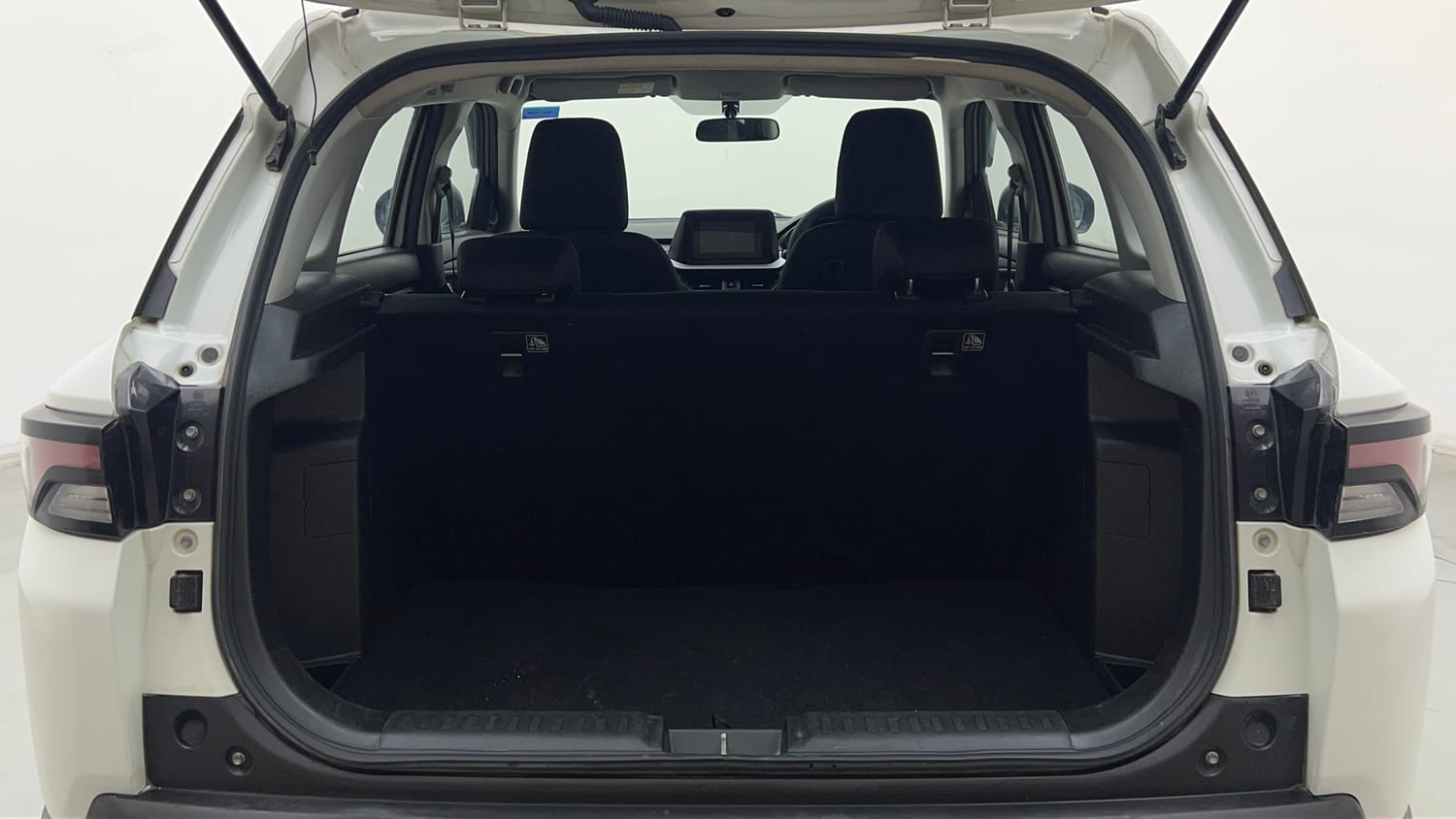 Used 2022 Maruti Suzuki Brezza VXi Petrol Manual interior DICKY INSIDE VIEW