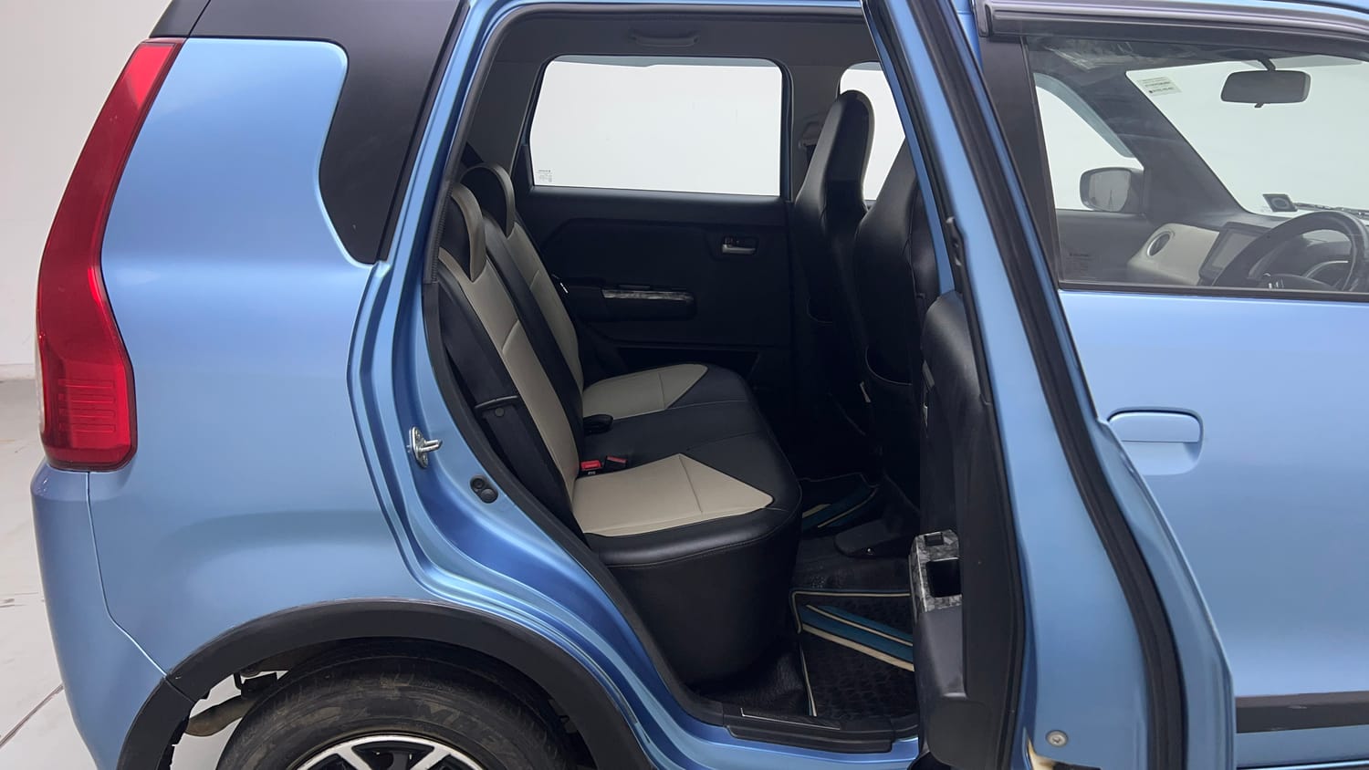 Used 2019 Maruti Suzuki Wagon R ZXi 1.2 AMT Petrol Automatic interior RIGHT SIDE REAR DOOR CABIN VIEW