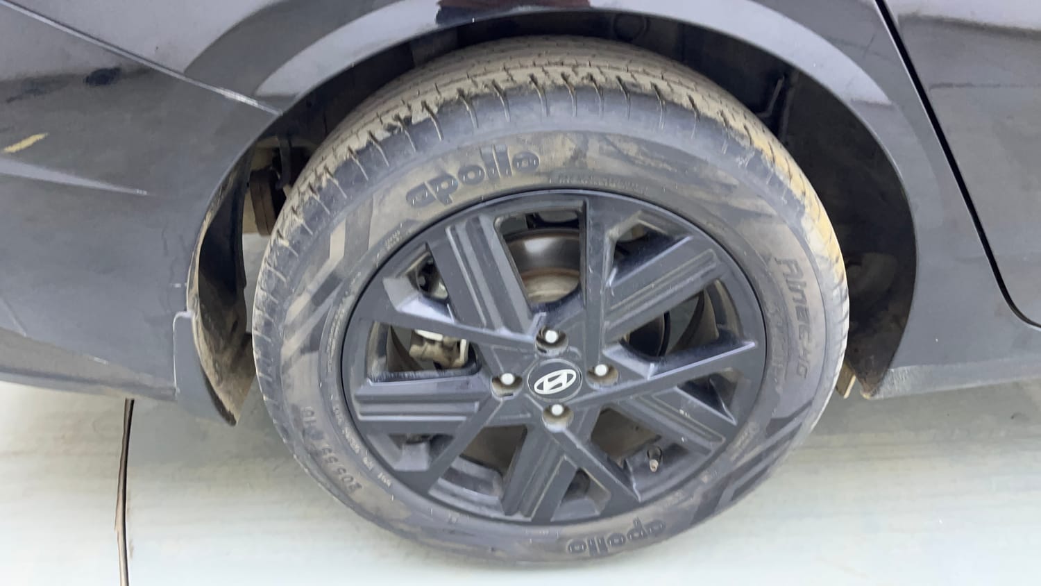 Used 2024 Hyundai Verna SX (O) 1.5 Turbo Petrol DCT Petrol Automatic tyres RIGHT REAR TYRE RIM VIEW