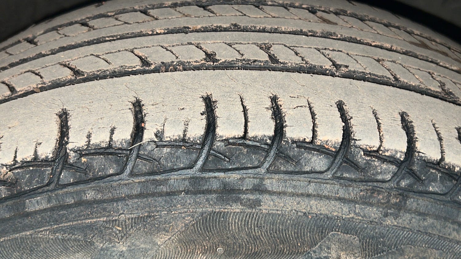 Used 2018 Maruti Suzuki Baleno Delta 1.2 Petrol Manual tyres RIGHT FRONT TYRE TREAD VIEW