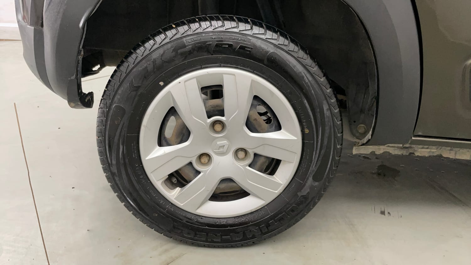 Used 2018 Renault Kwid RXL Petrol Manual tyres RIGHT REAR TYRE RIM VIEW