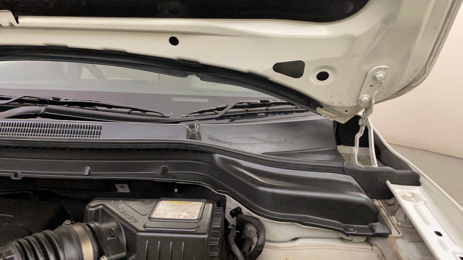 Used 2021 Mahindra XUV 300 W8 1.2 Petrol Petrol Manual engine ENGINE LEFT SIDE HINGE & APRON VIEW