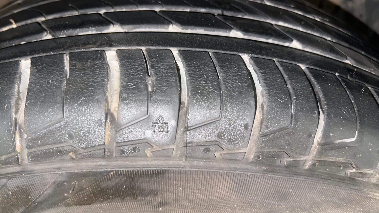 Used 2023 Hyundai Creta SX (O) 1.5 Petrol IVT Petrol Automatic tyres RIGHT FRONT TYRE TREAD VIEW