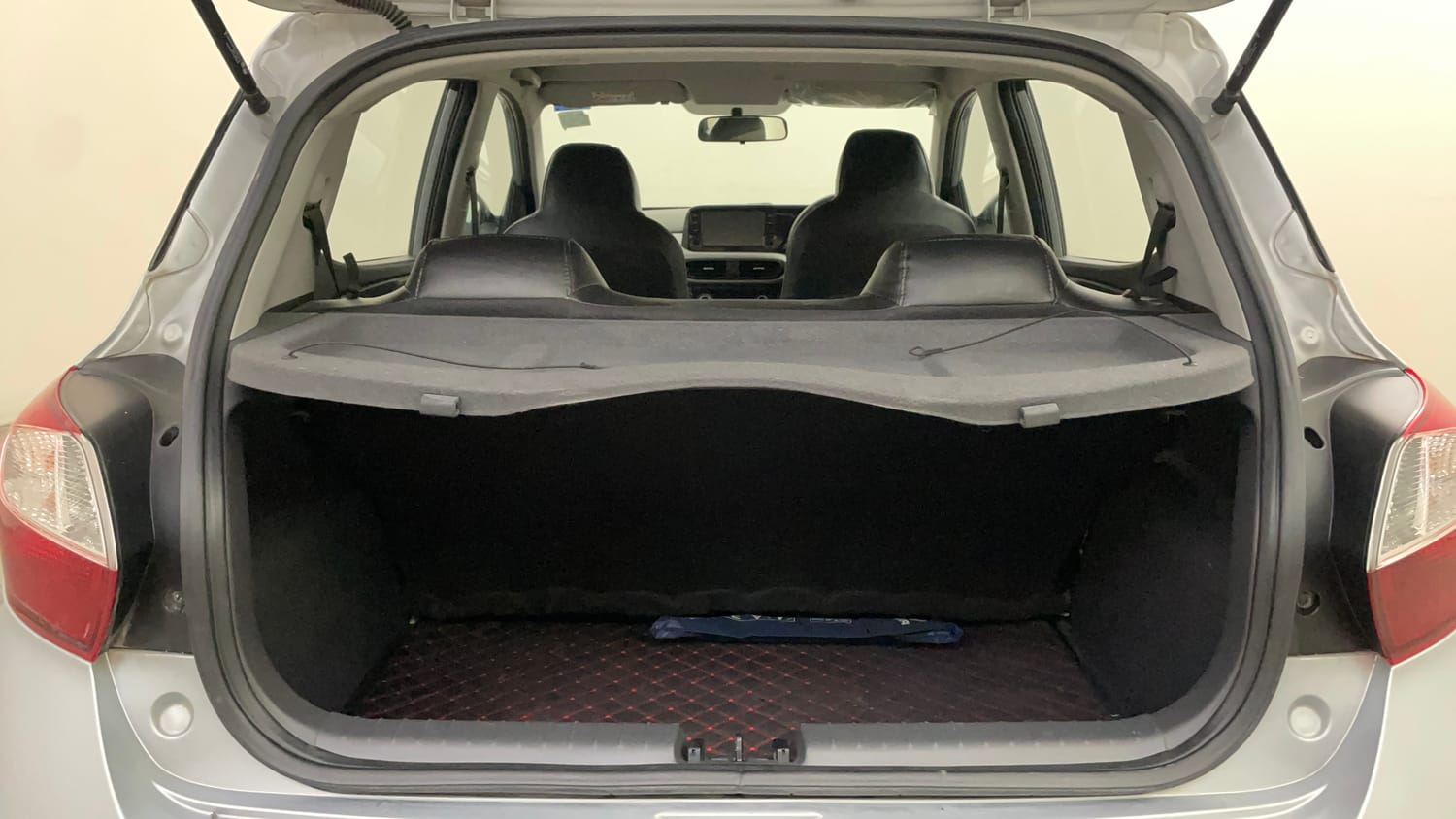 Used 2022 Hyundai Grand i10 Nios Sportz AMT 1.2 Kappa VTVT Petrol Automatic interior DICKY INSIDE VIEW