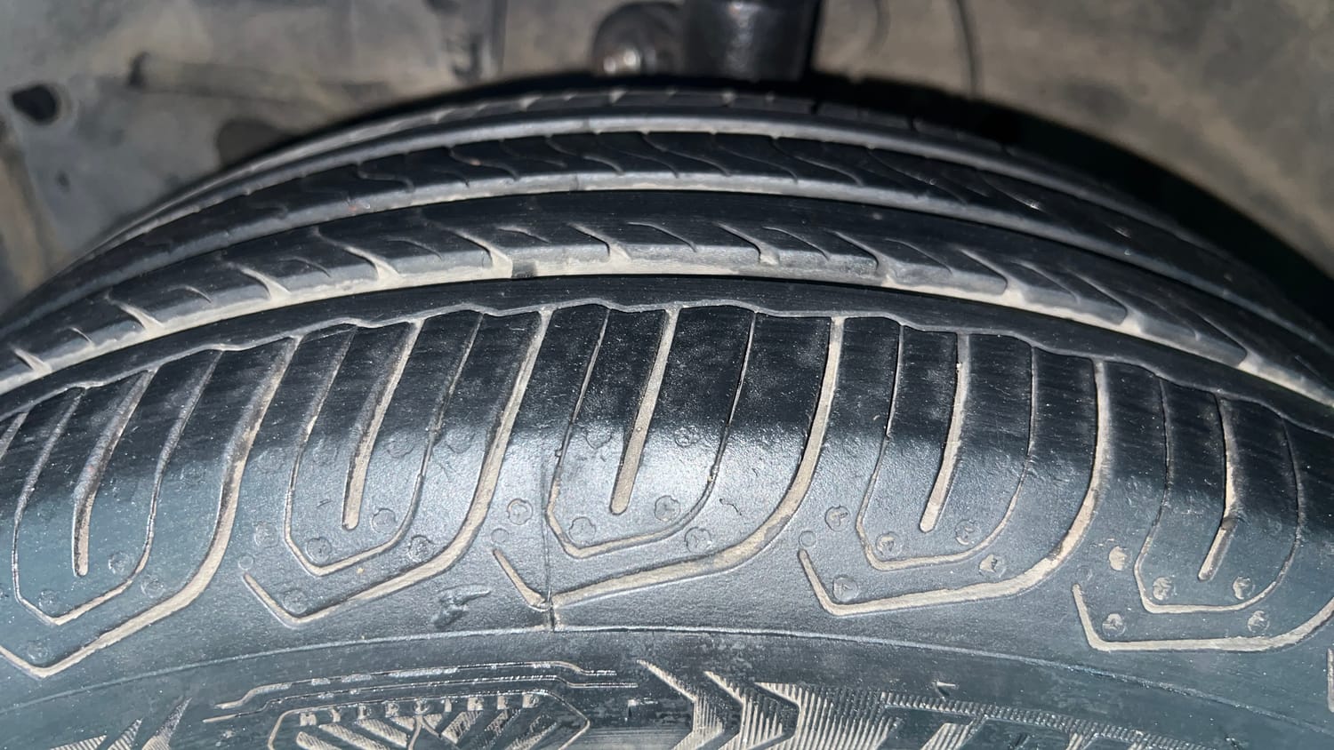 Used 2016 Honda City VX Petrol Manual tyres LEFT FRONT TYRE TREAD VIEW