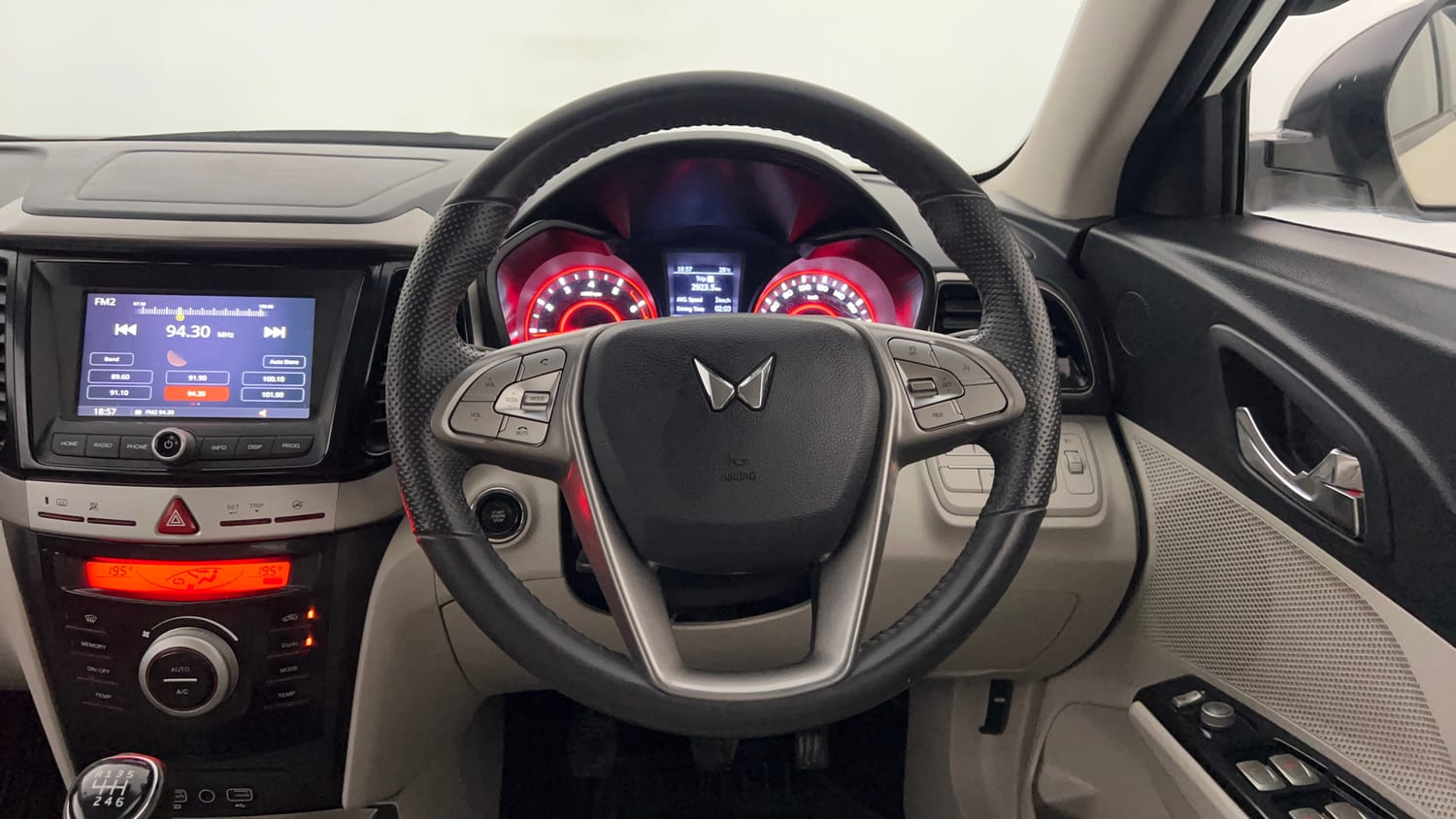 Used 2023 Mahindra XUV 300 W8 1.2 Petrol Petrol Manual interior STEERING VIEW