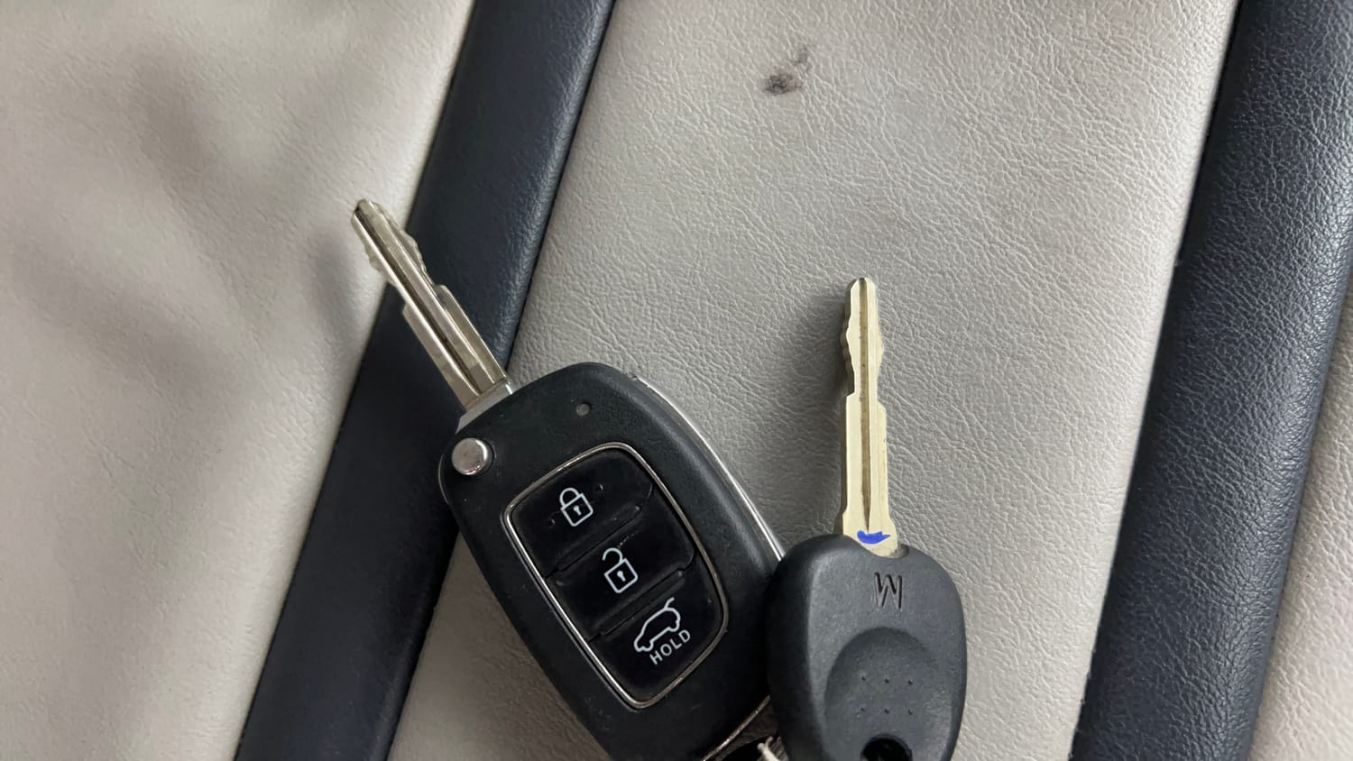 Used 2018 Hyundai Elite i20 Sportz 1.2 Petrol Manual extra CAR KEY VIEW