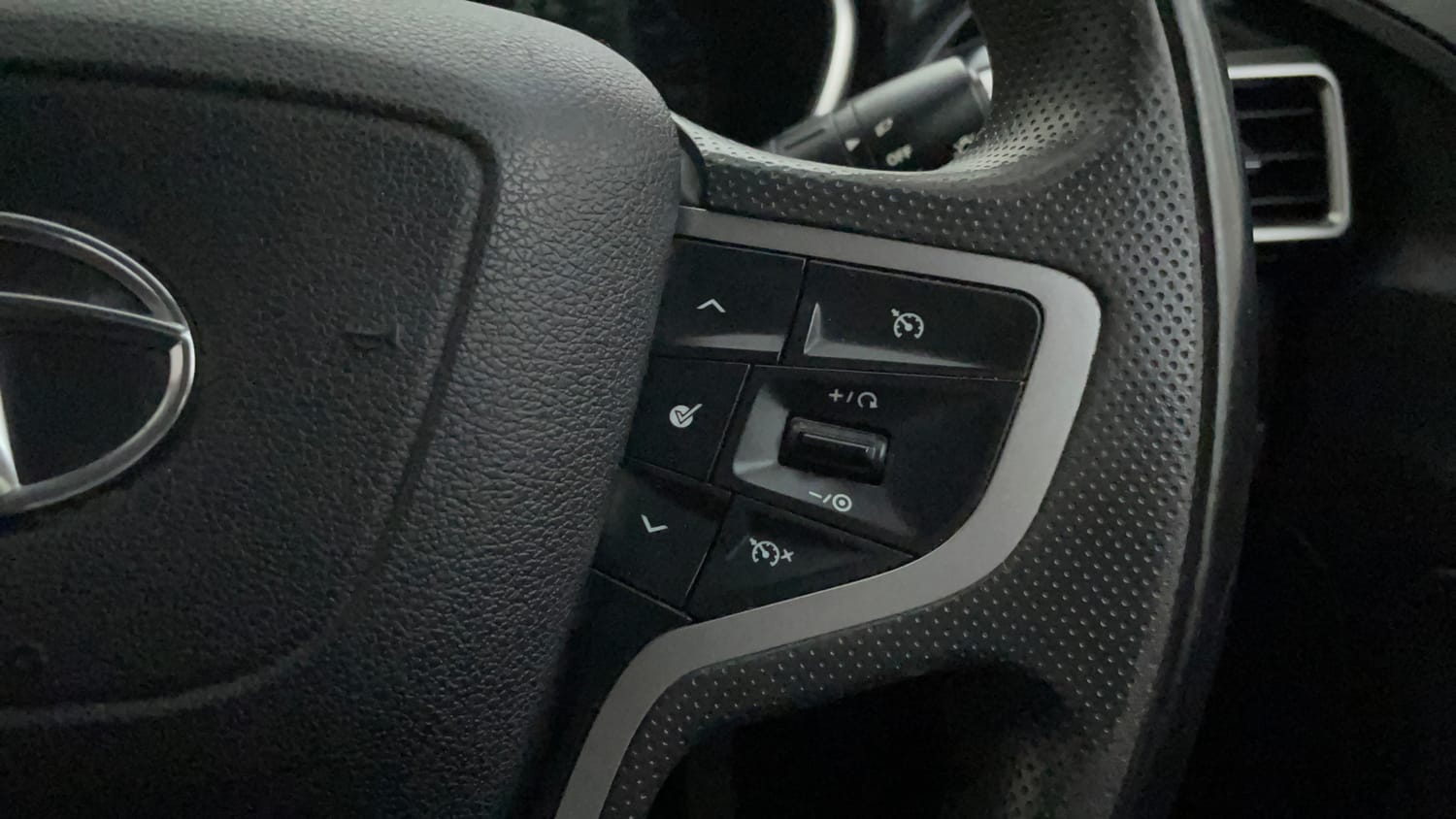 Used 2022 Tata Harrier XZA Plus Dual Tone Diesel Automatic top_features Cruise control