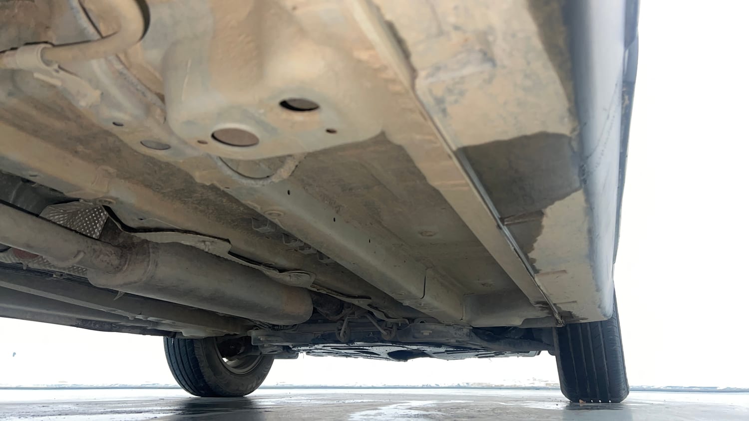 Used 2023 Mahindra XUV 300 W8 1.2 Petrol Petrol Manual extra REAR RIGHT UNDERBODY VIEW