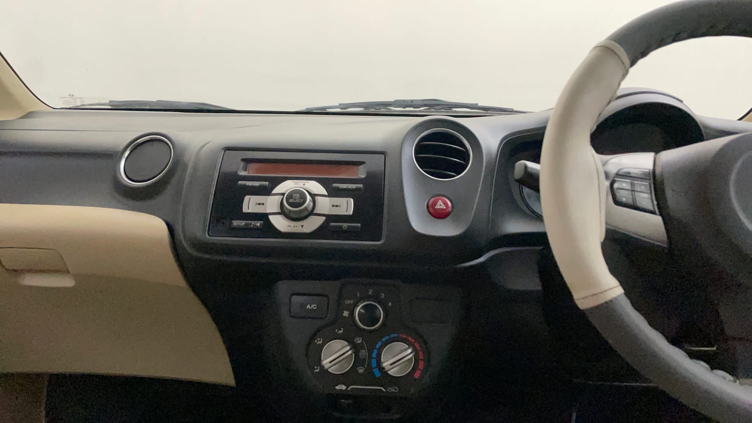 Used 2014 Honda Amaze 1.2 S AT i-VTEC Petrol Automatic interior MUSIC SYSTEM & AC CONTROL VIEW