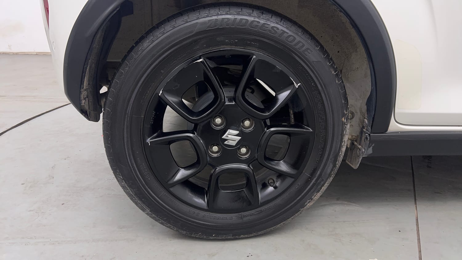 Used 2022 Maruti Suzuki Ignis Zeta 1.2 AMT Petrol Automatic tyres RIGHT REAR TYRE RIM VIEW