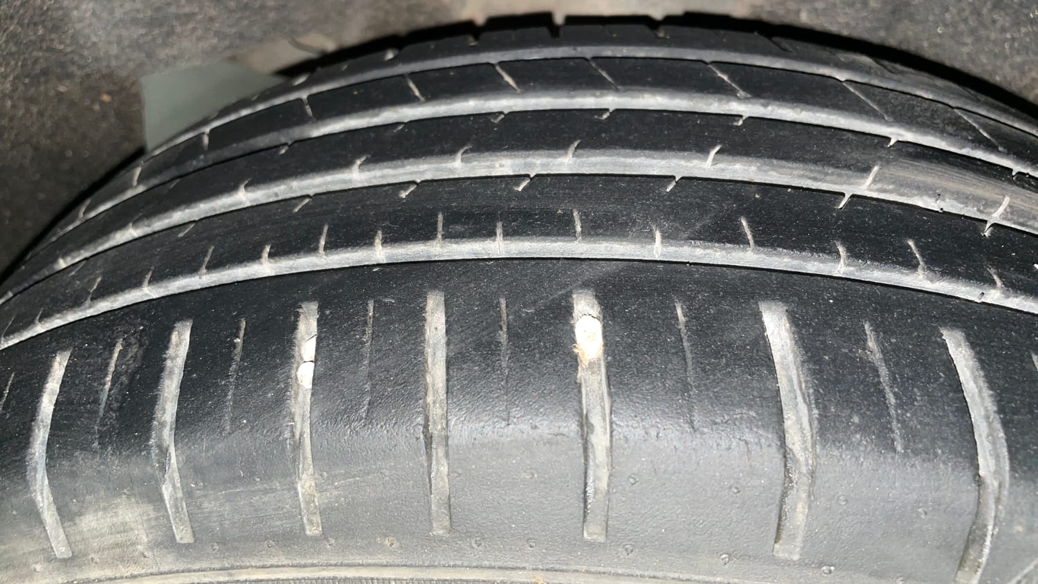 Used 2018 Maruti Suzuki Baleno Zeta 1.2 AT Petrol Automatic tyres RIGHT REAR TYRE TREAD VIEW