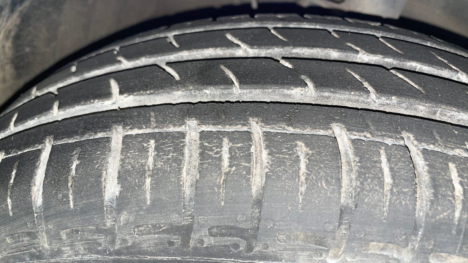 Used 2022 Hyundai Grand i10 Nios Sportz AMT 1.2 Kappa VTVT Petrol Automatic tyres RIGHT FRONT TYRE TREAD VIEW