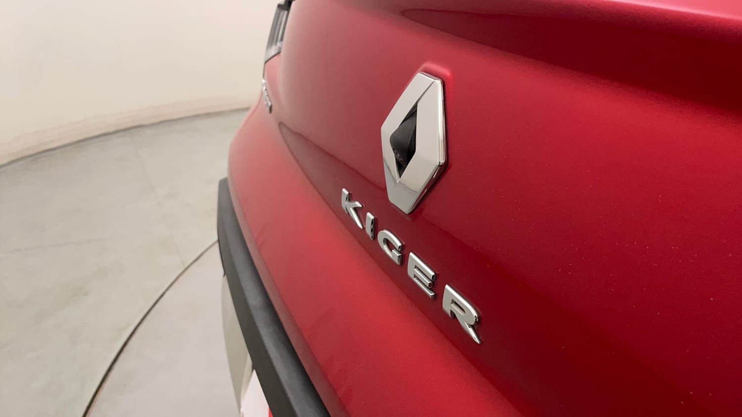 Used 2023 Renault Kiger RXT MT Petrol Manual dents MINOR SCRATCH