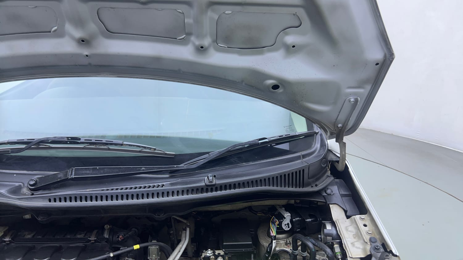 Used 2016 Maruti Suzuki Wagon R LXI CNG Cng Manual engine ENGINE LEFT SIDE HINGE & APRON VIEW