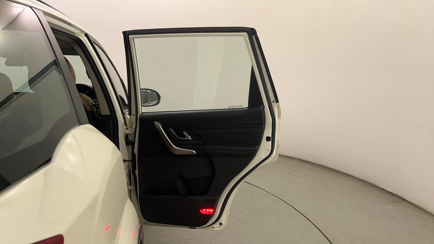 Used 2018 Mahindra XUV500 W11 Diesel Manual interior RIGHT REAR DOOR OPEN VIEW