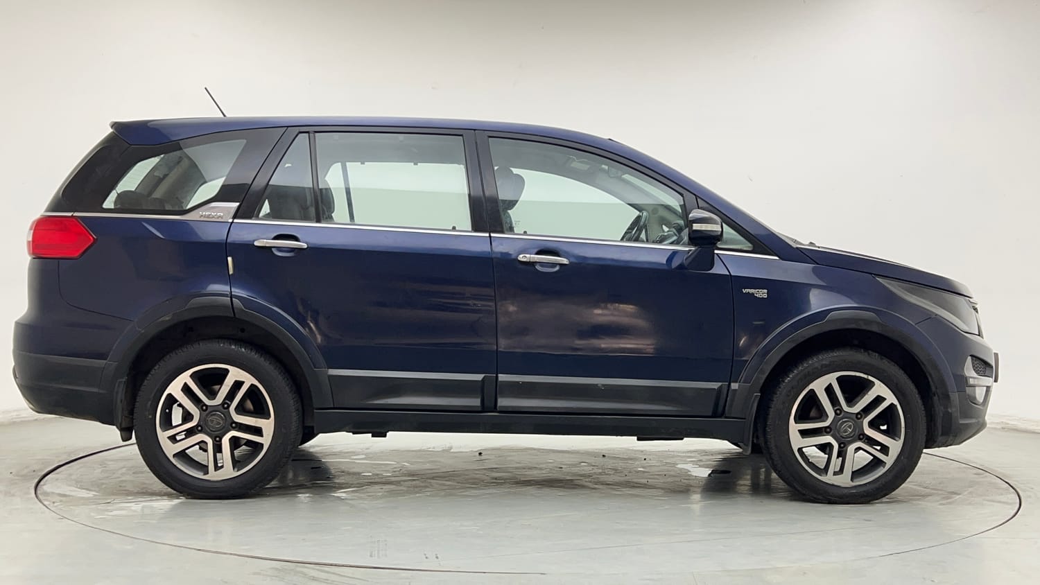Used 2018 Tata Hexa XTA 4x2 7 STR Diesel Automatic exterior RIGHT SIDE VIEW