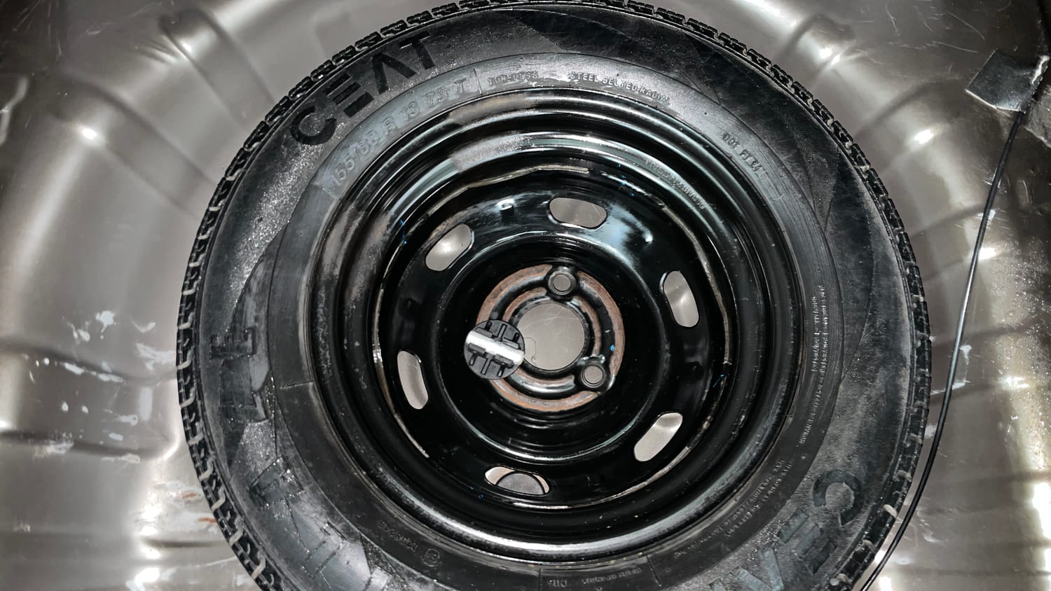 Used 2018 Renault Kwid RXL Petrol Manual tyres SPARE TYRE VIEW