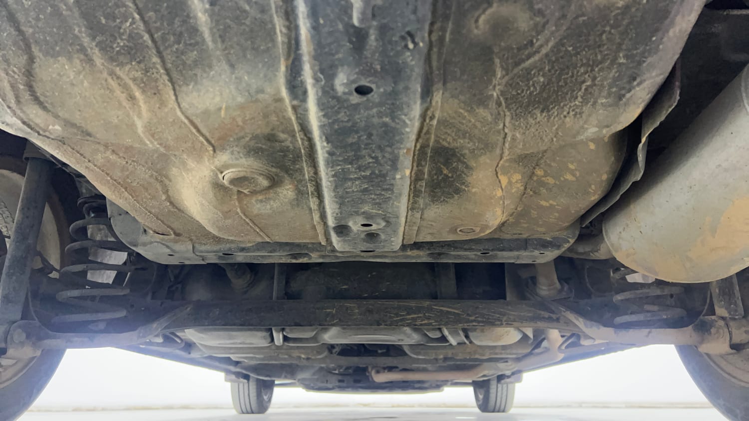 Used 2015 Honda City V Petrol Manual extra REAR UNDERBODY VIEW (TAKEN FROM REAR)