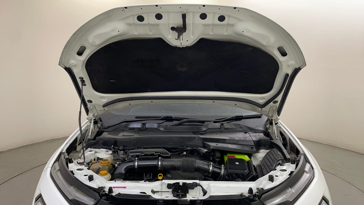 Used 2022 Tata Harrier XZA Plus Dual Tone Diesel Automatic engine ENGINE & BONNET OPEN FRONT VIEW