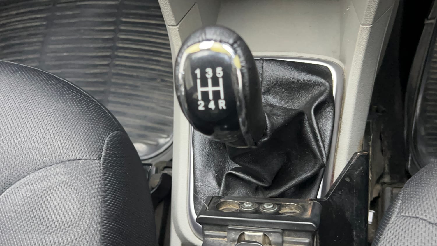 Used 2017 Tata Tiago Revotron XZ w/o Alloy Petrol Manual interior GEAR  KNOB VIEW