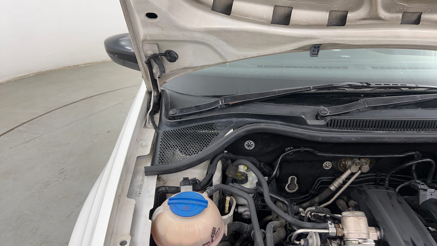 Used 2016 Volkswagen Polo GT TSI Petrol Automatic engine ENGINE RIGHT SIDE HINGE & APRON VIEW