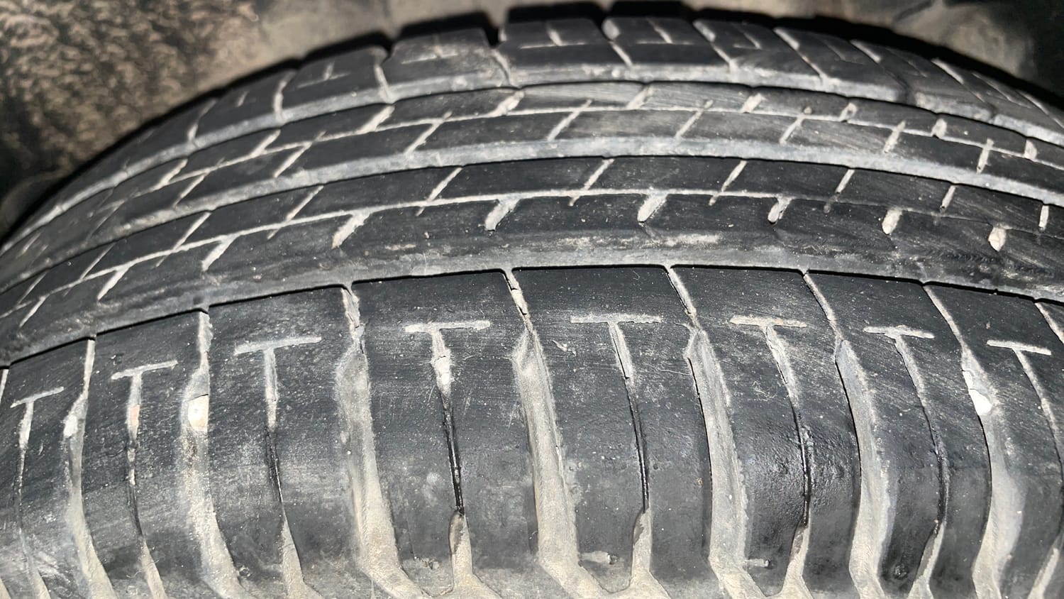 Used 2023 Maruti Suzuki Swift ZXi AMT Petrol Automatic tyres LEFT REAR TYRE TREAD VIEW