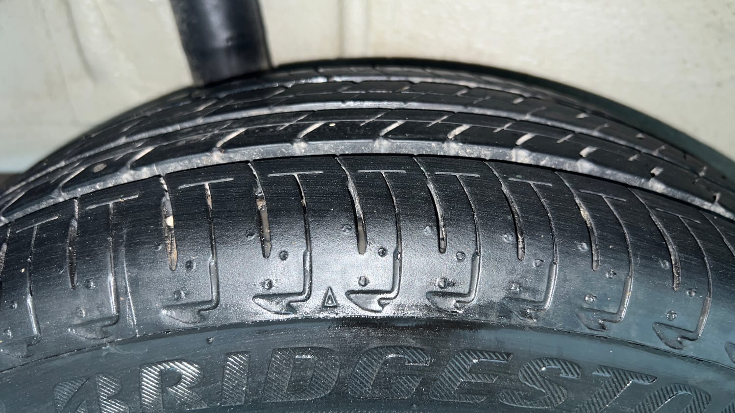 Used 2025 Maruti Suzuki Ignis Alpha 1.2 AMT Petrol Automatic tyres RIGHT REAR TYRE TREAD VIEW
