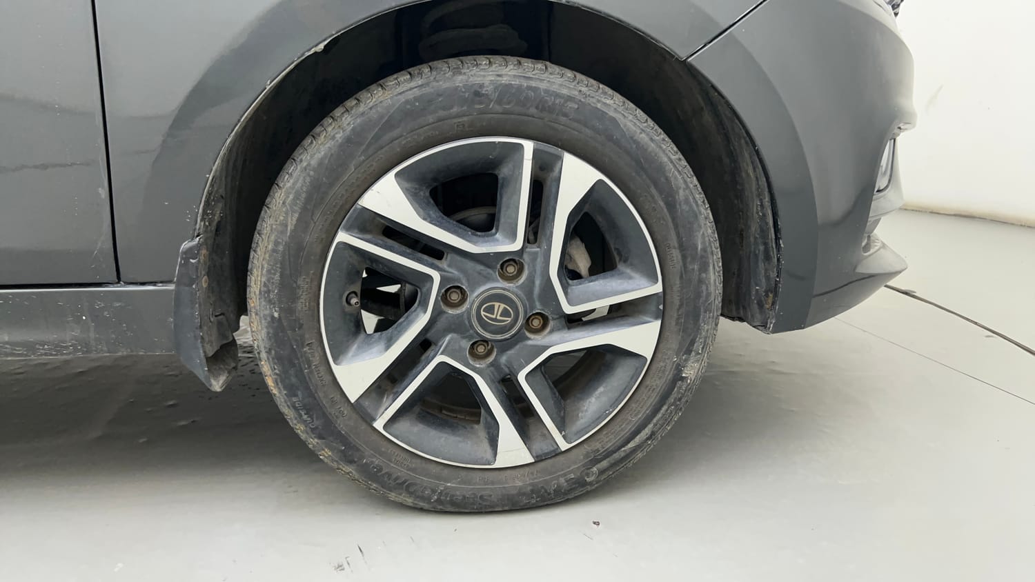 Used 2020 Tata Tiago Revotron XZ Plus Petrol Manual tyres RIGHT FRONT TYRE RIM VIEW