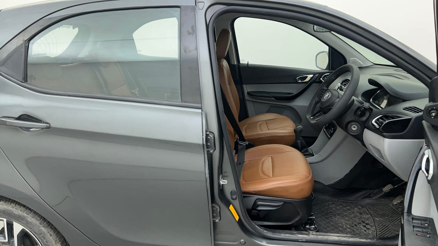 Used 2020 Tata Tiago Revotron XZ Plus Petrol Manual interior RIGHT SIDE FRONT DOOR CABIN VIEW