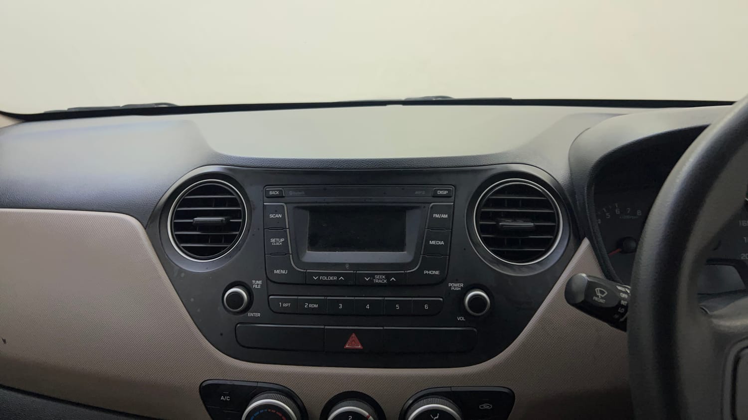 Used 2016 Hyundai Grand i10 Sportz 1.2 Kappa VTVT Petrol Manual top_features Integrated (in-dash) music system