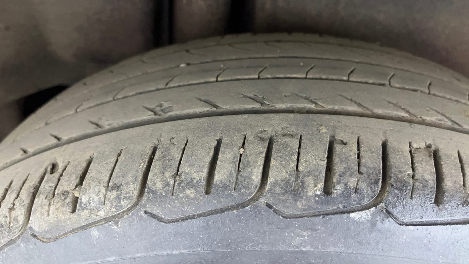 Used 2017 Maruti Suzuki Ciaz Alpha 1.4 AT Petrol Automatic tyres RIGHT REAR TYRE TREAD VIEW