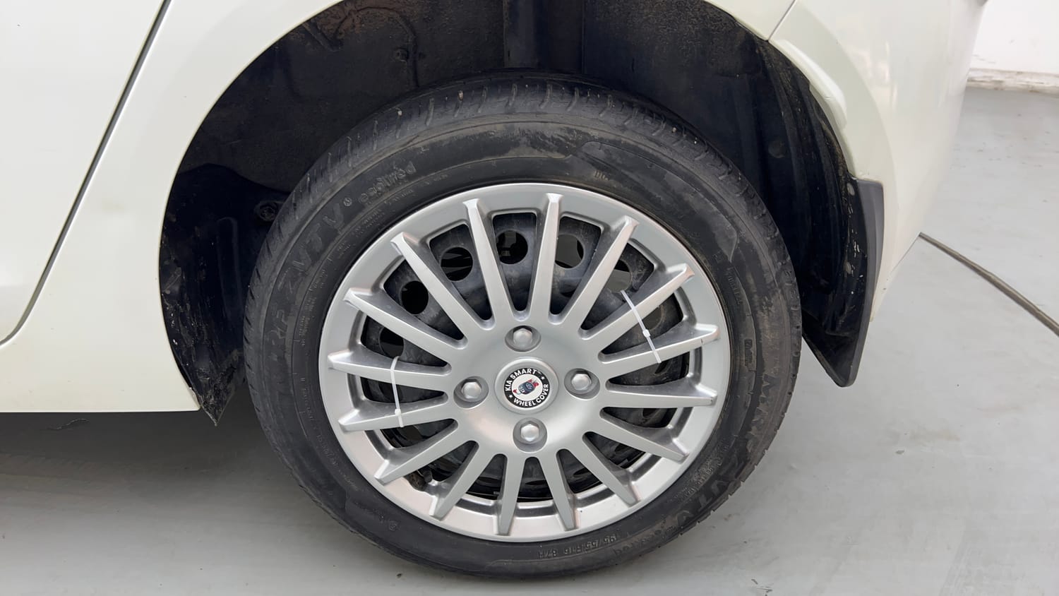 Used 2020 Tata Altroz XT Petrol Petrol Manual tyres LEFT REAR TYRE RIM VIEW