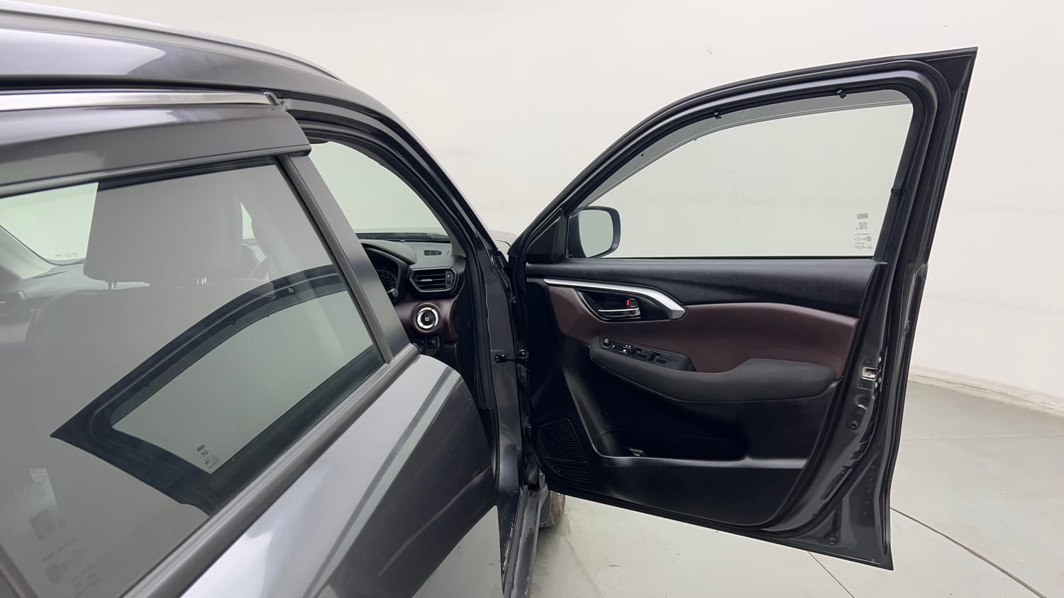 Used 2025 Maruti Suzuki Grand Vitara Delta Smart Hybrid Petrol Manual interior RIGHT FRONT DOOR OPEN VIEW