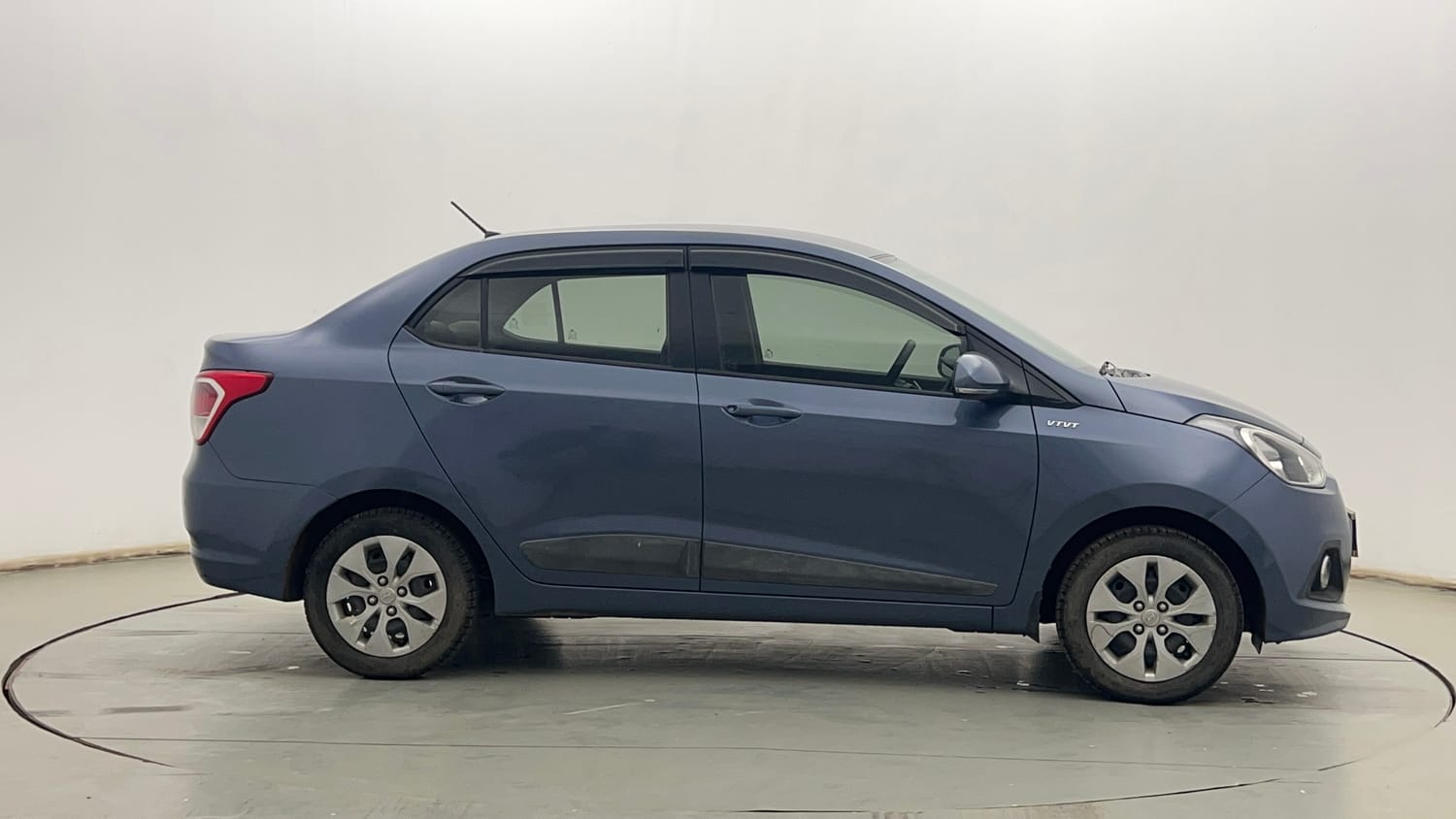 Used 2015 Hyundai Xcent S 1.2 Petrol Manual exterior RIGHT SIDE VIEW
